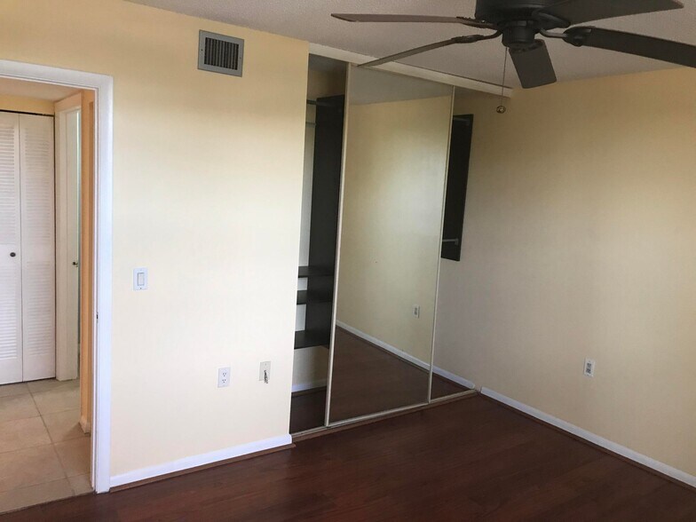Building Photo - 3826 Whitehall Dr