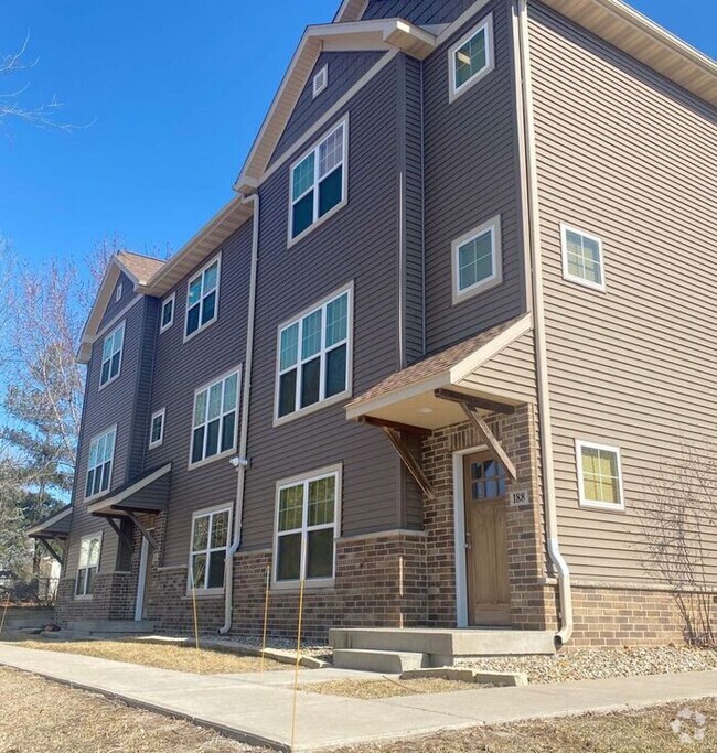 Building Photo - $1,950 | 3 Bedroom, 3 Bathroom TOWNHOME | ...