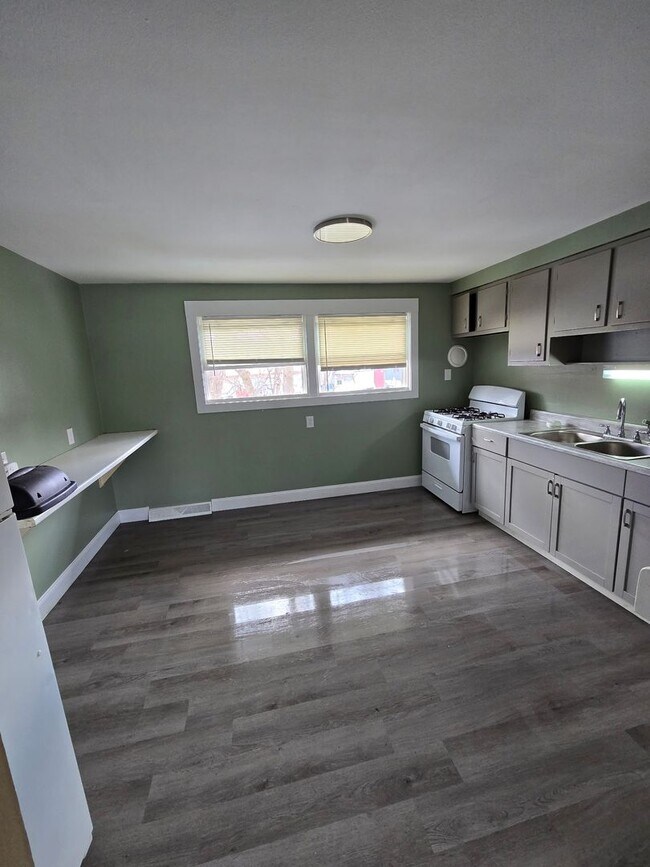 Building Photo - 110-118 Milburn Dr