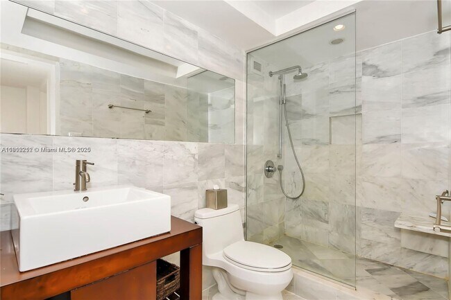 Building Photo - 5151 Collins Ave