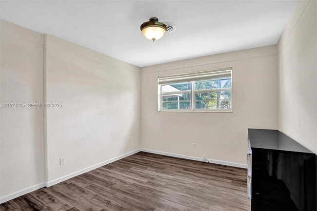 Building Photo - 2106 NE 16th Ave