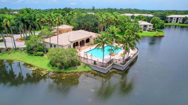 Building Photo - 1700 Crestwood Ct S