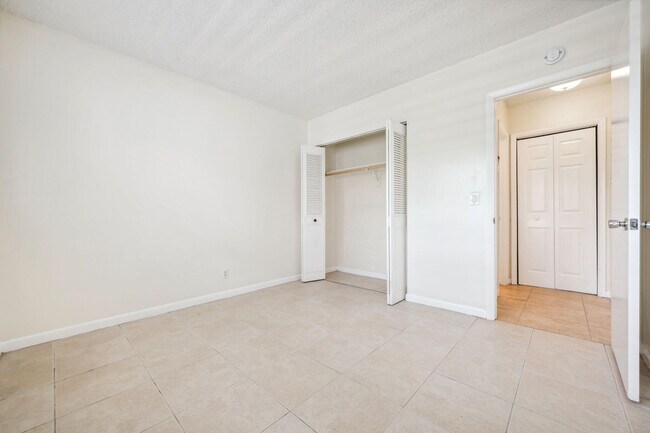 Building Photo - 308 Southwind Ct