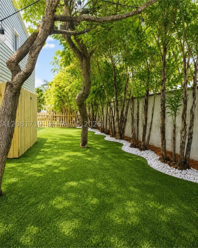 Building Photo - 8041 NE Bayshore Ct