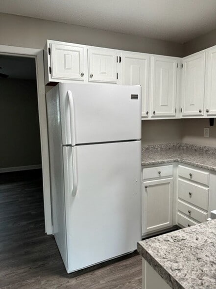 Building Photo - 216 Colonial Heights Rd