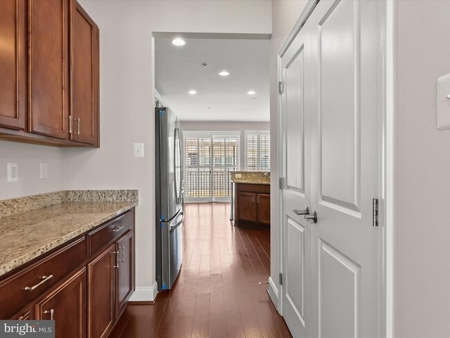 Building Photo - 5803 Lois Ln