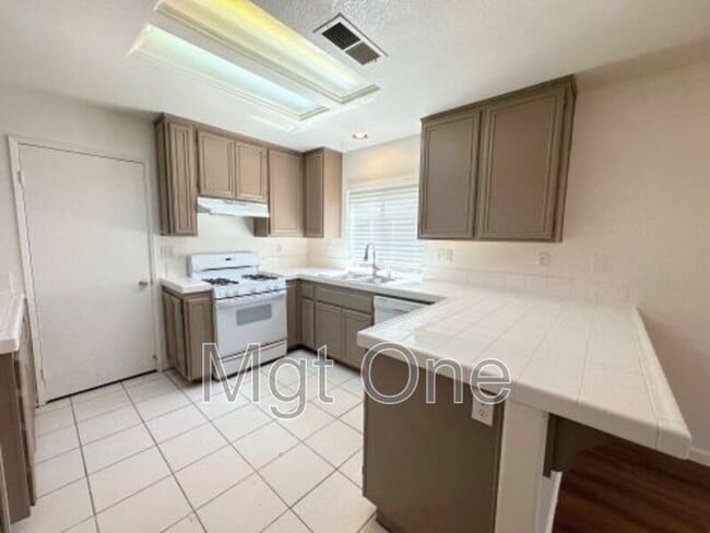 Primary Photo - 6001 Kendrick Dr