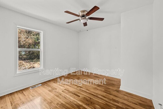 Building Photo - 921 25th St SW