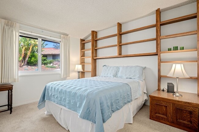 Building Photo - Beautifully updated two bedroom two bath in the heart of Santa Barbara!