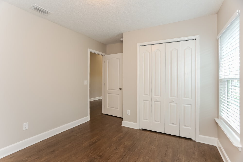 Building Photo - 45089 Weaver Cir