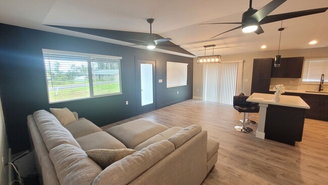 Building Photo - 3 bedroom, 2 Bath Home in Ainaloa Subdivision