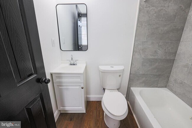 Building Photo - 9 Glenmore Ave