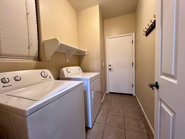 Building Photo - 2367 W Jake Haven