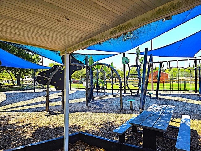 Building Photo - 5105 Tangerine Ave S