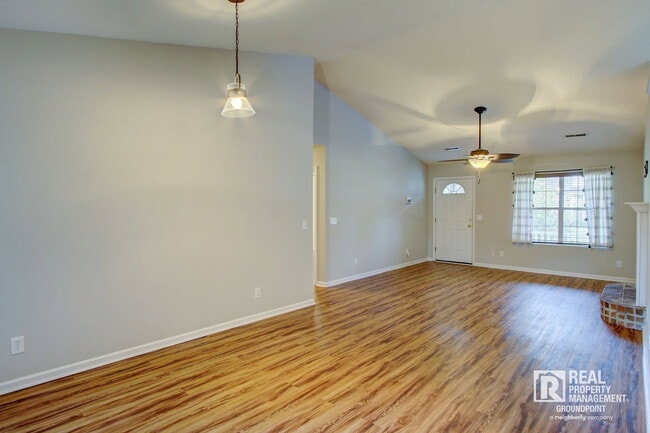 Building Photo - 140 Evergreen Magnolia Ave