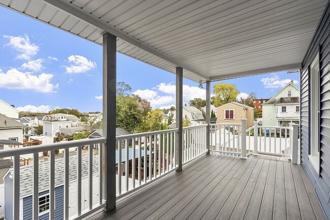 Building Photo - 17 Parker St