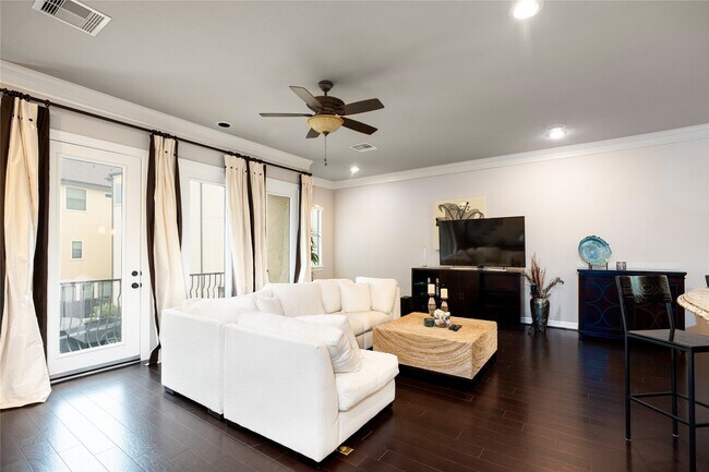 Building Photo - 5513 Livorno Way