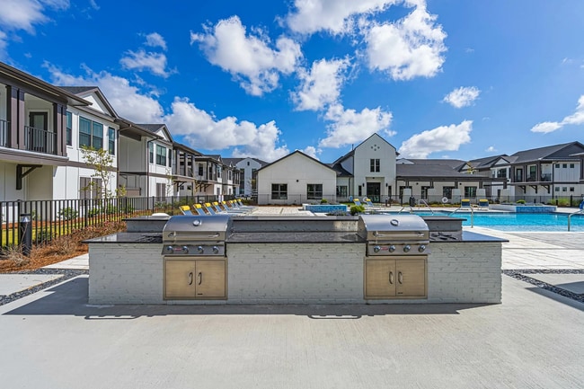 Building Photo - 1559 W 9 Mile Rd