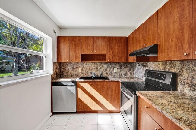 Building Photo - 2621 SW Natura Ave