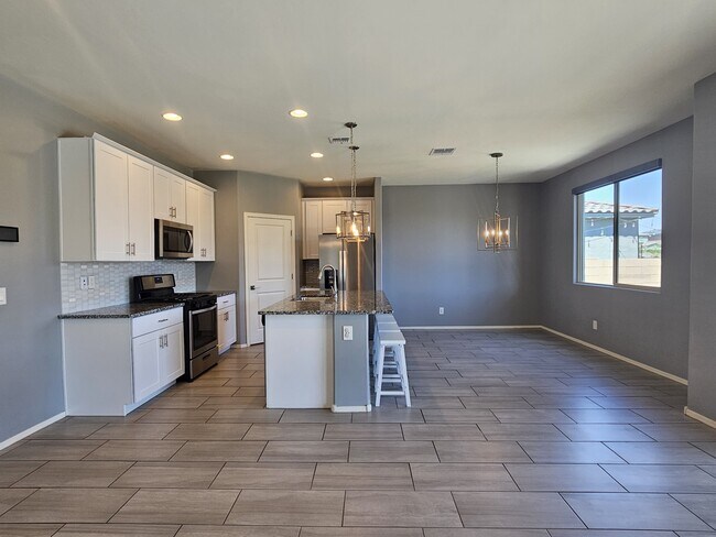 Building Photo - 10679 W Golson Dr