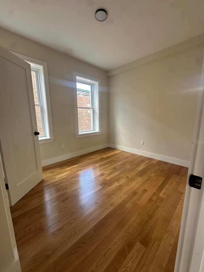 Building Photo - 70 N Margin St
