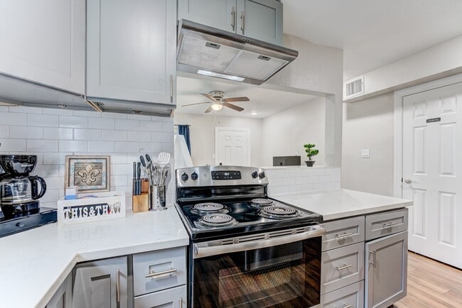 Building Photo - 2720 Truxillo St