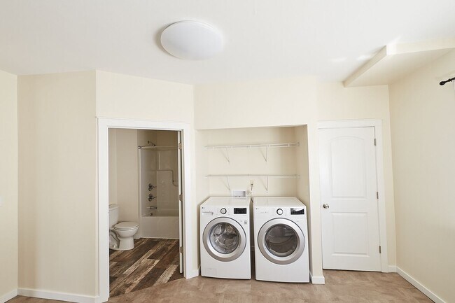 Building Photo - Lincoln