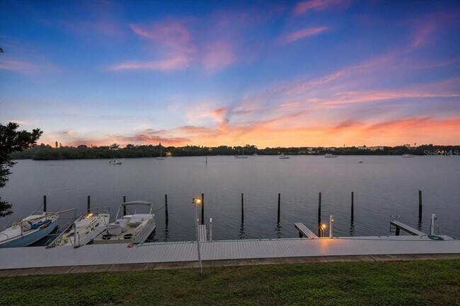 Building Photo - 101 Pompano Dr SE