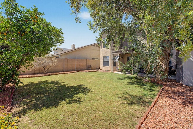 Building Photo - 761 E Rosemonte Dr