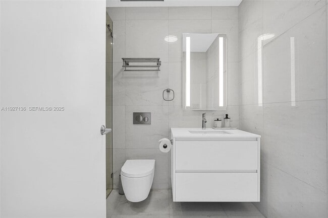 Building Photo - 300 Biscayne Blvd Way