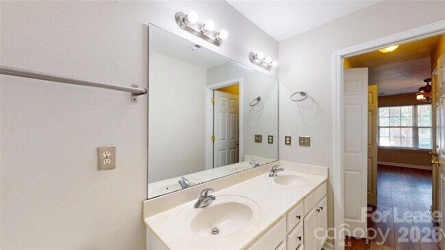Building Photo - 10131 Ballyclare Ct