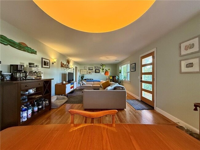 Building Photo - 11 Holmes St