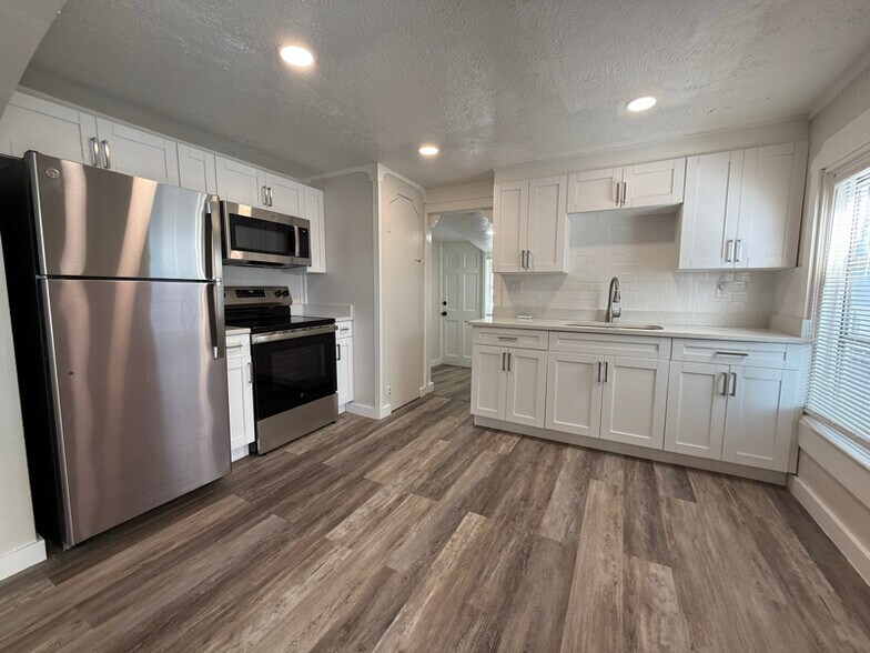 Building Photo - 5437 Essex Ave S