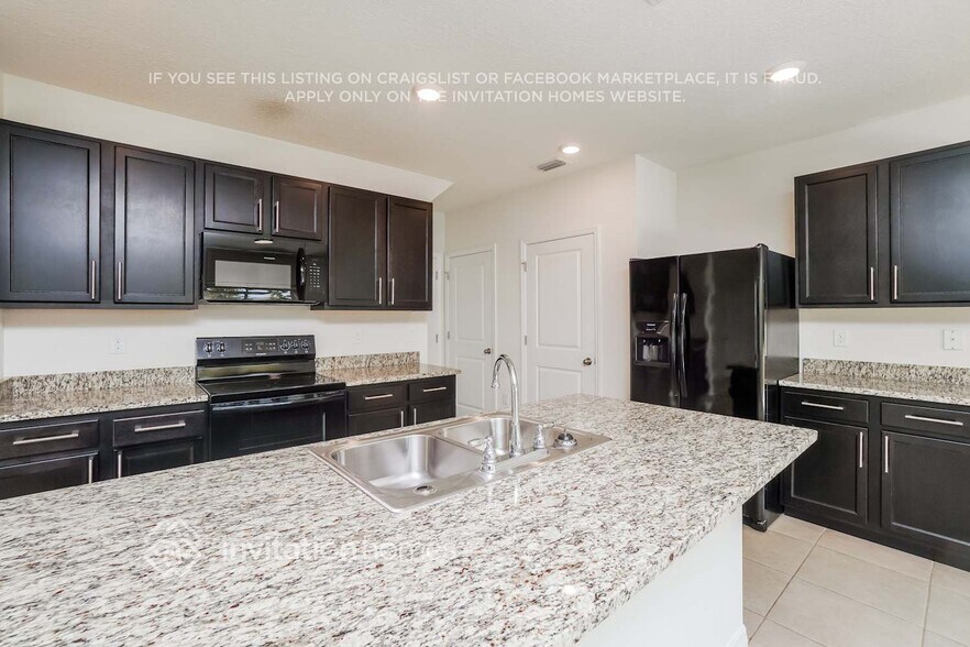 Building Photo - 16914 Secret Meadow Dr