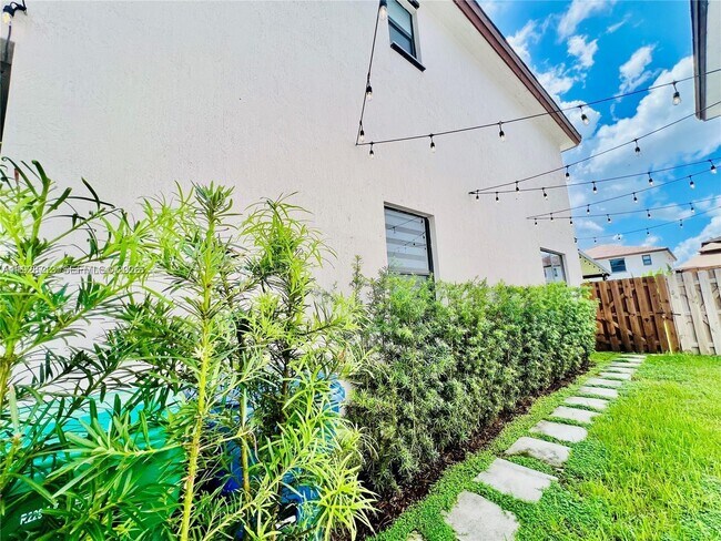 Building Photo - 25532 SW 108th Ave