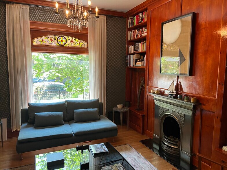 Living Room - 1102 W Wrightwood Ave