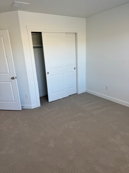 Building Photo - 2629 Barnwood Ln
