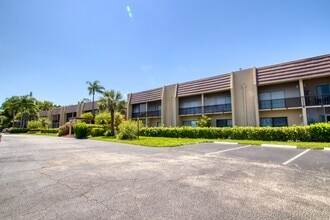Building Photo - 4657 Fountains Dr S