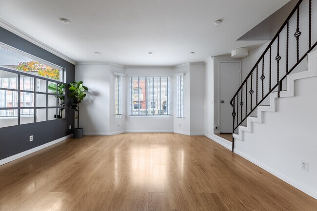 Building Photo - 4744 Ben Ave