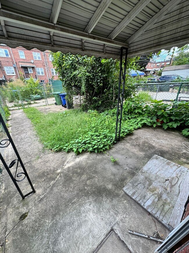 Building Photo - Rowhome for rent in Baltimore!