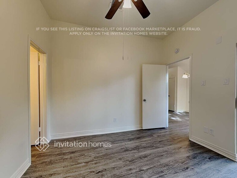 Building Photo - 9167 Golden Sunshine Dr