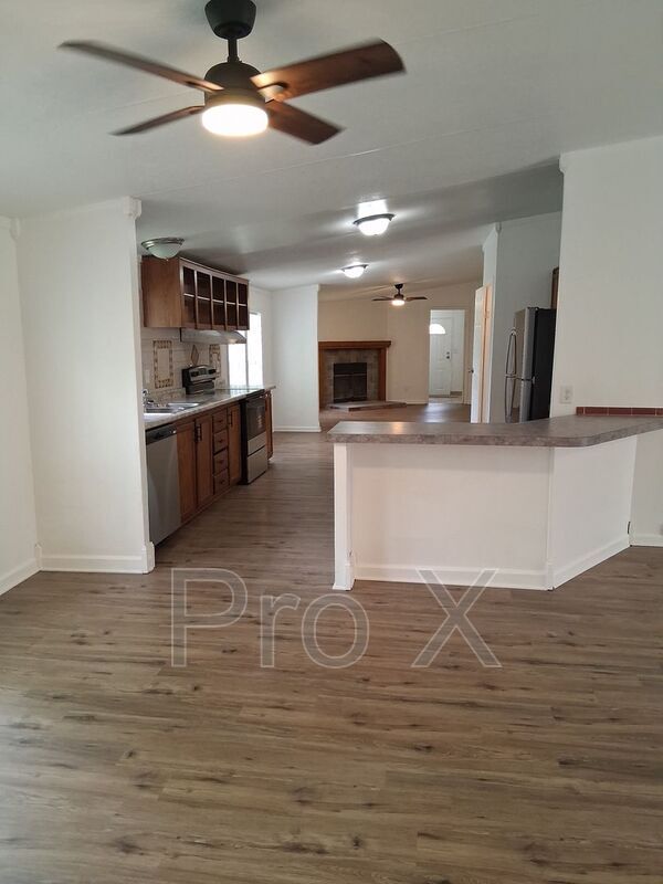 Building Photo - 910 Sands Rd