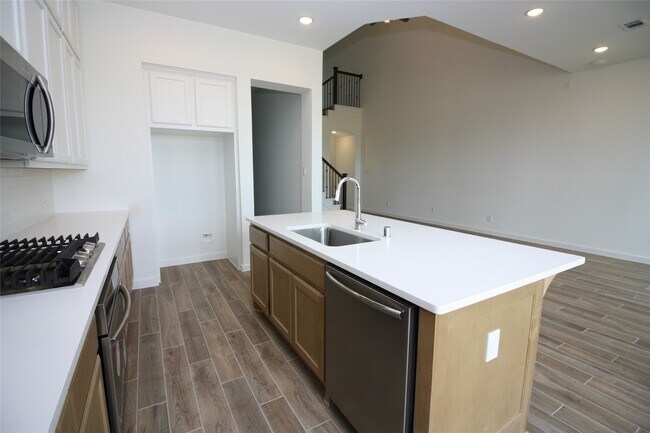 Building Photo - 6527 Scarlet Pond Ln
