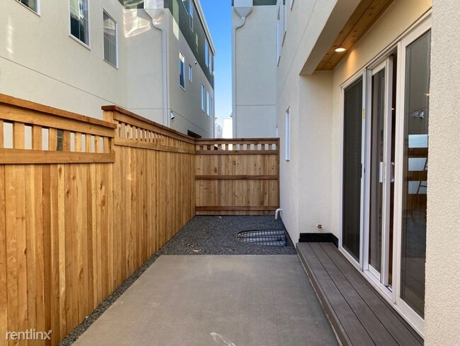 Building Photo - 2 br, 2.5 bath Townhome - 1348 Zenobia St