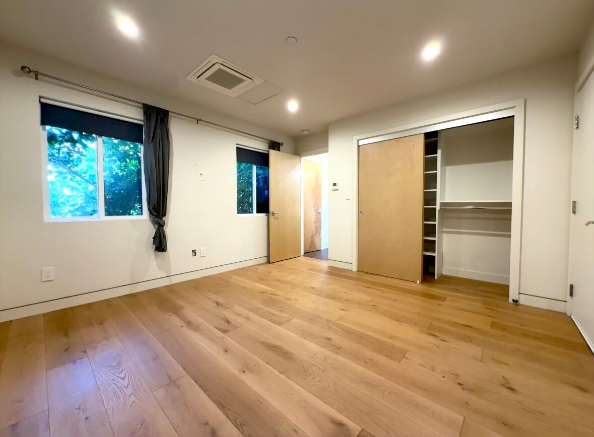 Building Photo - 4063 Huron Ave