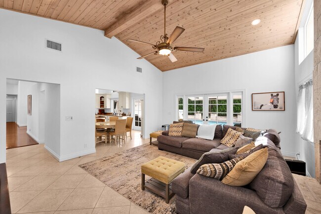 Building Photo - 4320 St Charles Way