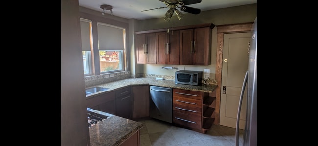 Building Photo - 208 Orchard Pl