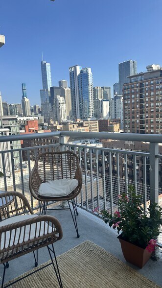 Balcony - 421 W Huron St