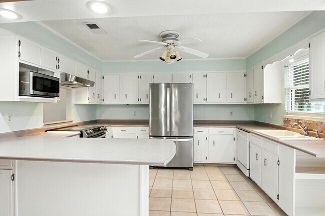 Building Photo - 24 Cinderella Ln NW