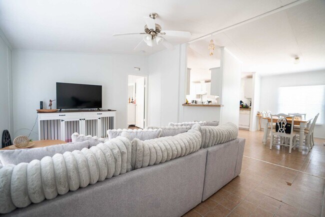 Building Photo - 20511 N Sabine Dr